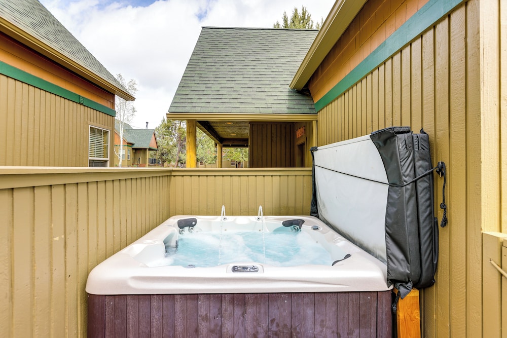 Hike, Fish & Ski: Redmond Escape w/ Hot Tub!