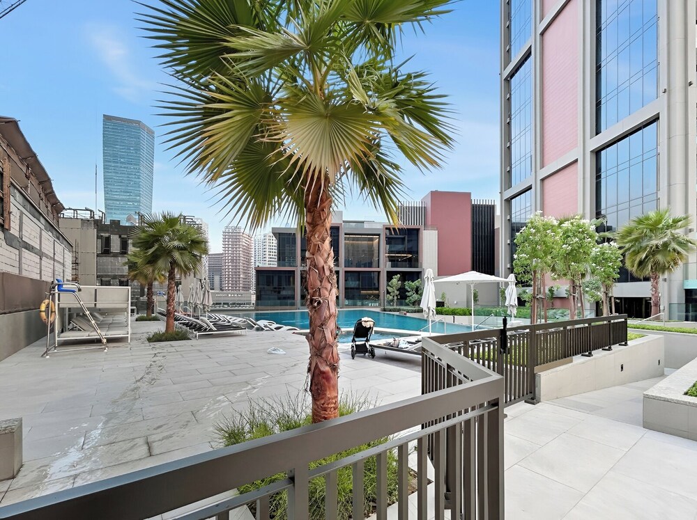 Elegant 3BR Canal & Burj Khalifa Views