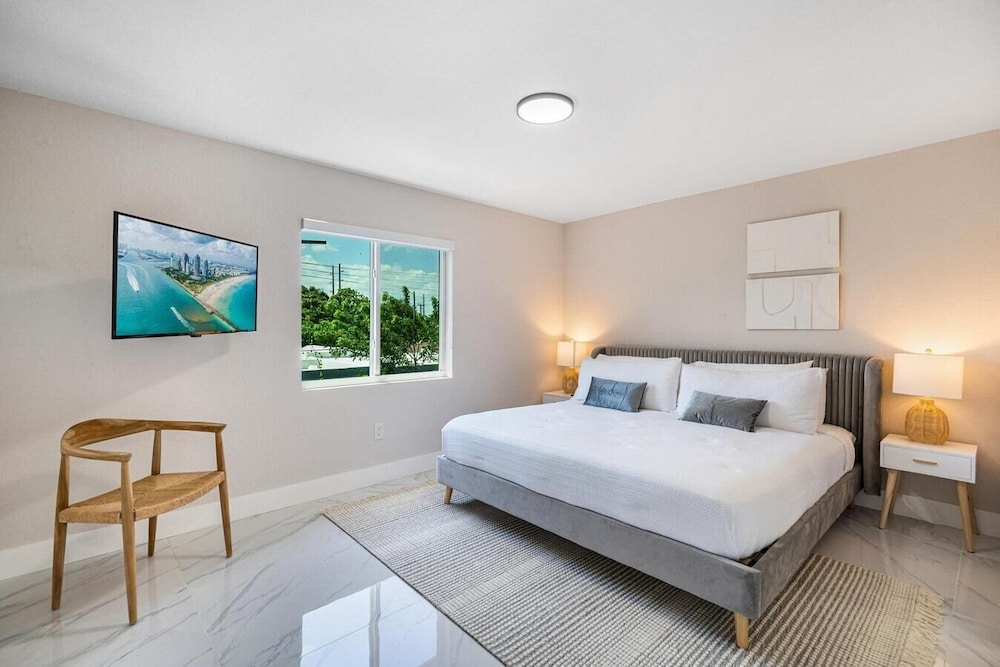 Luxurious 4BR Miami Home With Large Patio & Outdoor Space!