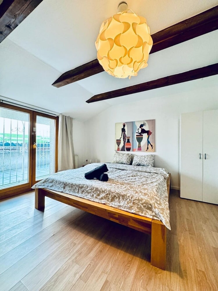 Cozy 7BR Villa Near Blumengarten
