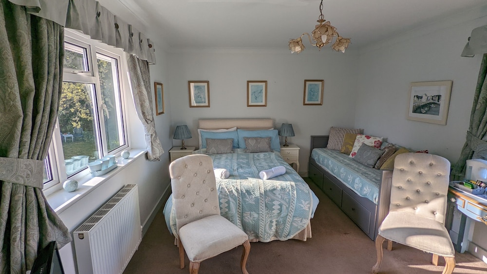 SUMMERFIELDS HOUSE