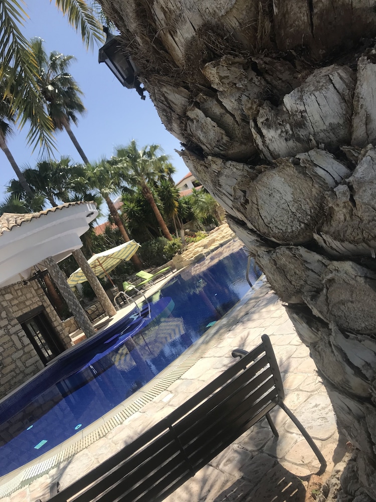 De Michanna Properties