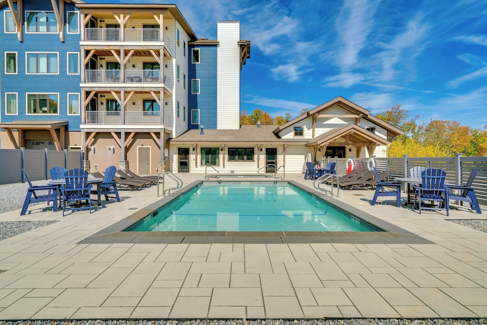 Ski-in/out Okemo Mountain Resort Condo w/ Balcony