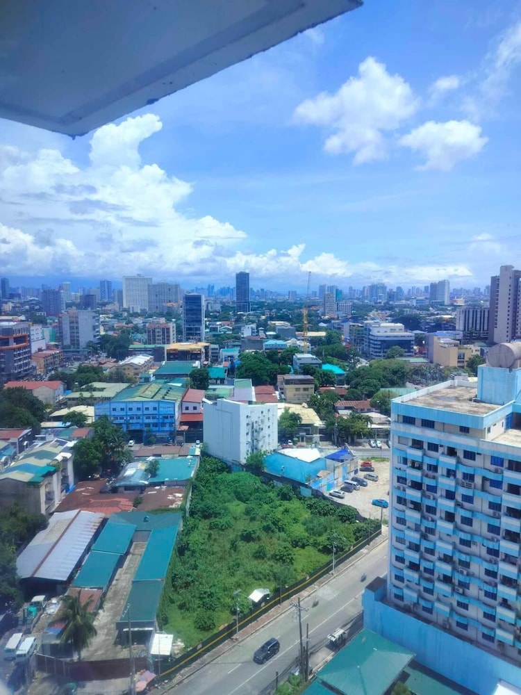 Modern Condo in Quezon City With Private Pool and City Views