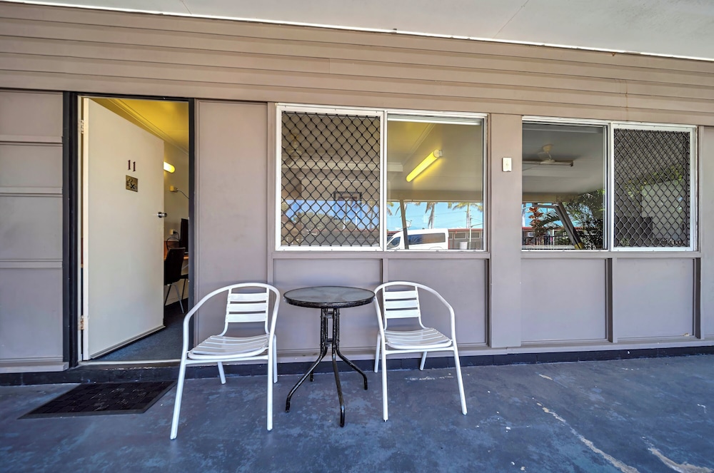 Pearly Shell Motel