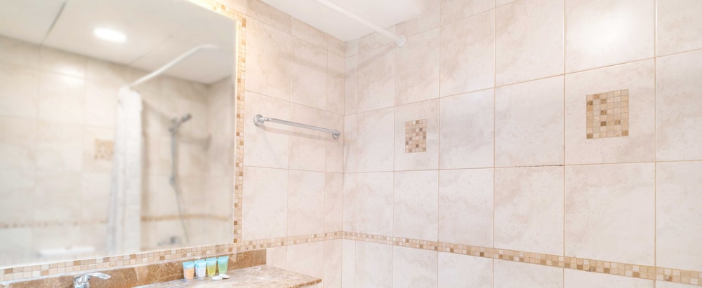 LUX The Al Seef Marina 4 bed Suite