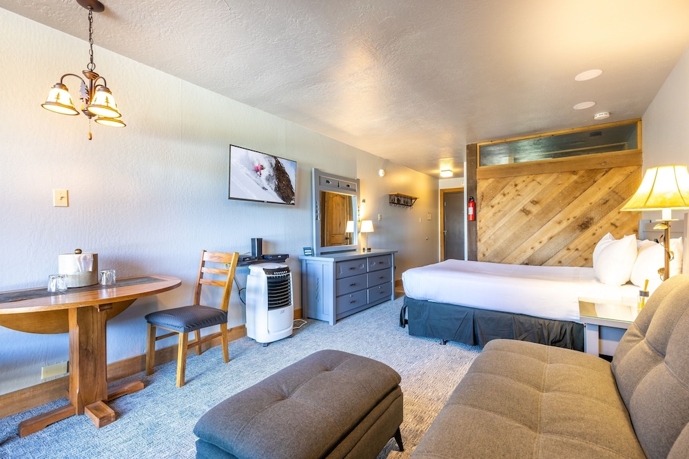 Lake Tahoe Vacations - Hotel Style Room in The Timber Creek Lodge by RedAwning Save 10 on 3 Nights, 15 on 5 Nights! - Property Image 17