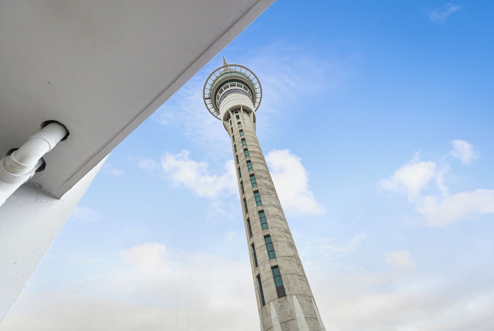 Central CBD Apt | Balcony & Style | Zodiak Stays