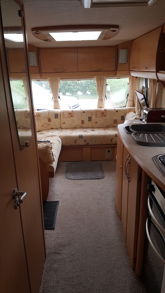 Lovely Caravan Near Notts and Newark view 4