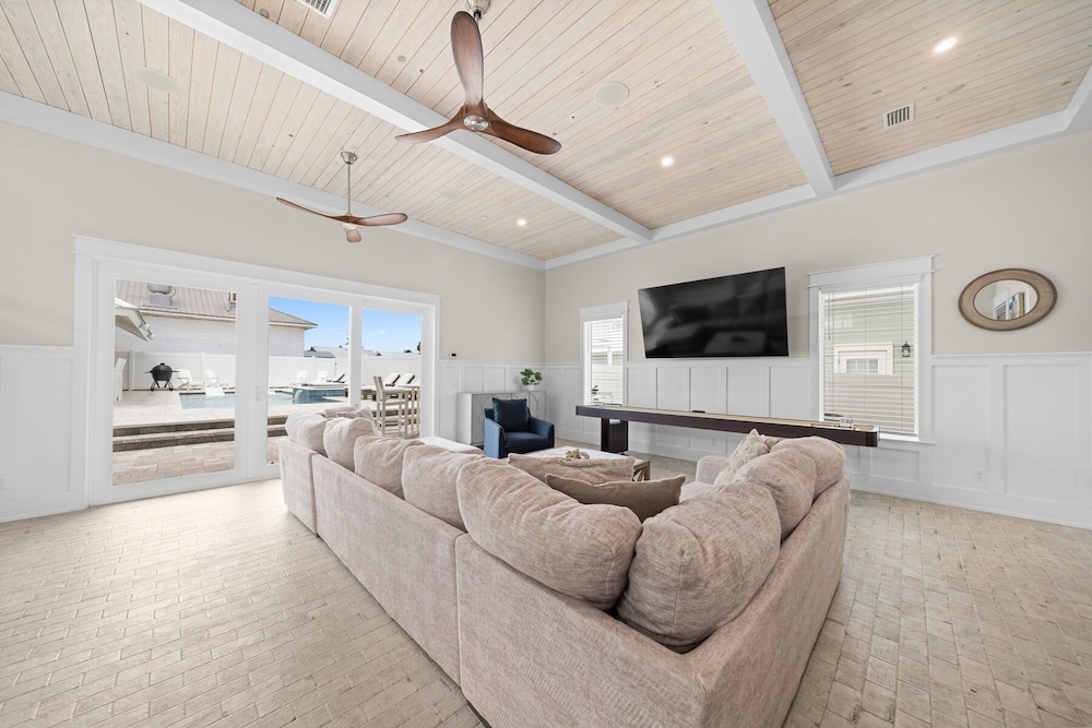 Laguna Sunset 7 Bedroom Home