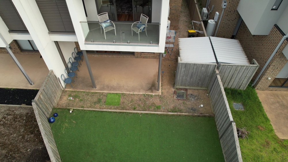 golf pool 2B House in point cook VIC