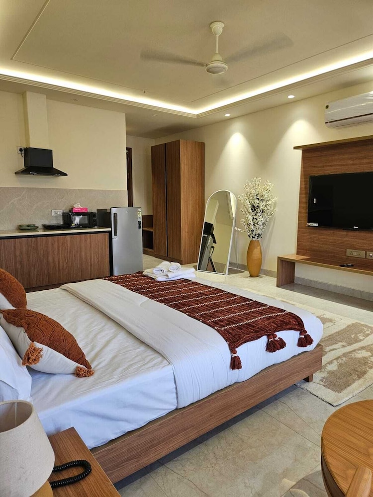 Hotel Dwellr