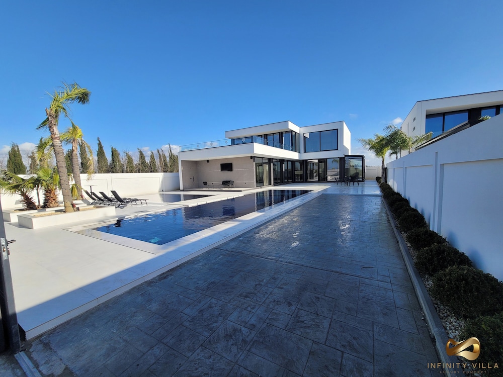 La Mirage Group Villas