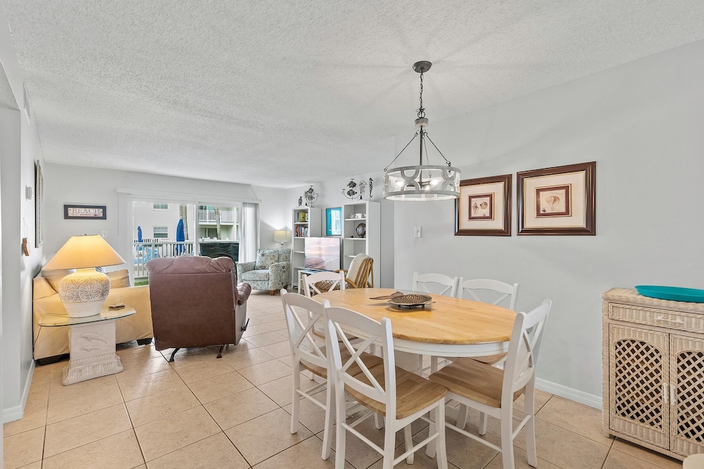 Colony Beach Club 120
