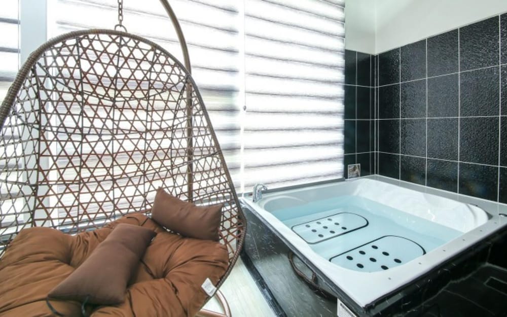 Taean Hue Place Pool Villa view 4