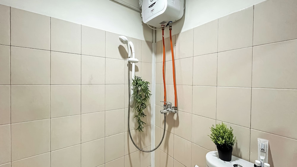 Neat Studio Room At Tifolia Apartment