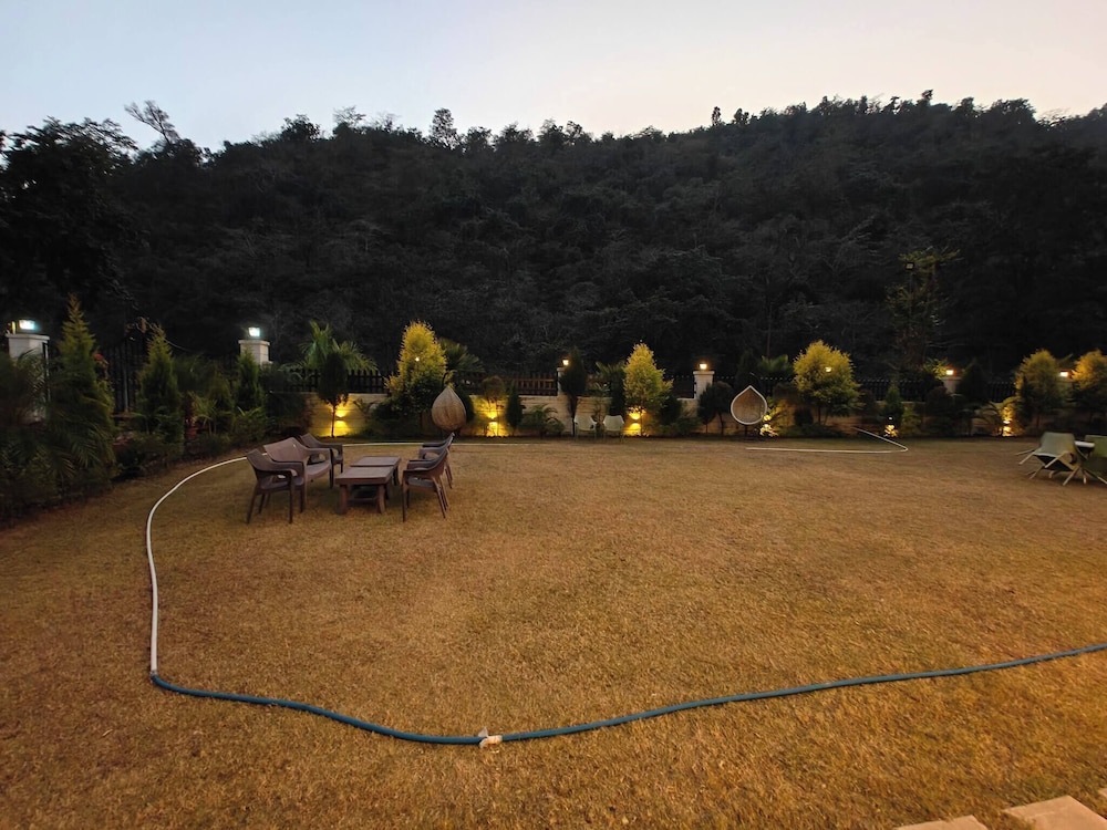 The Paradise - Luxury 3BR Villa Near the Airport in Dehradun