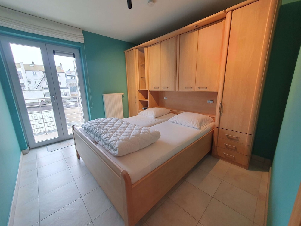 Comfy City Stay Near Sea