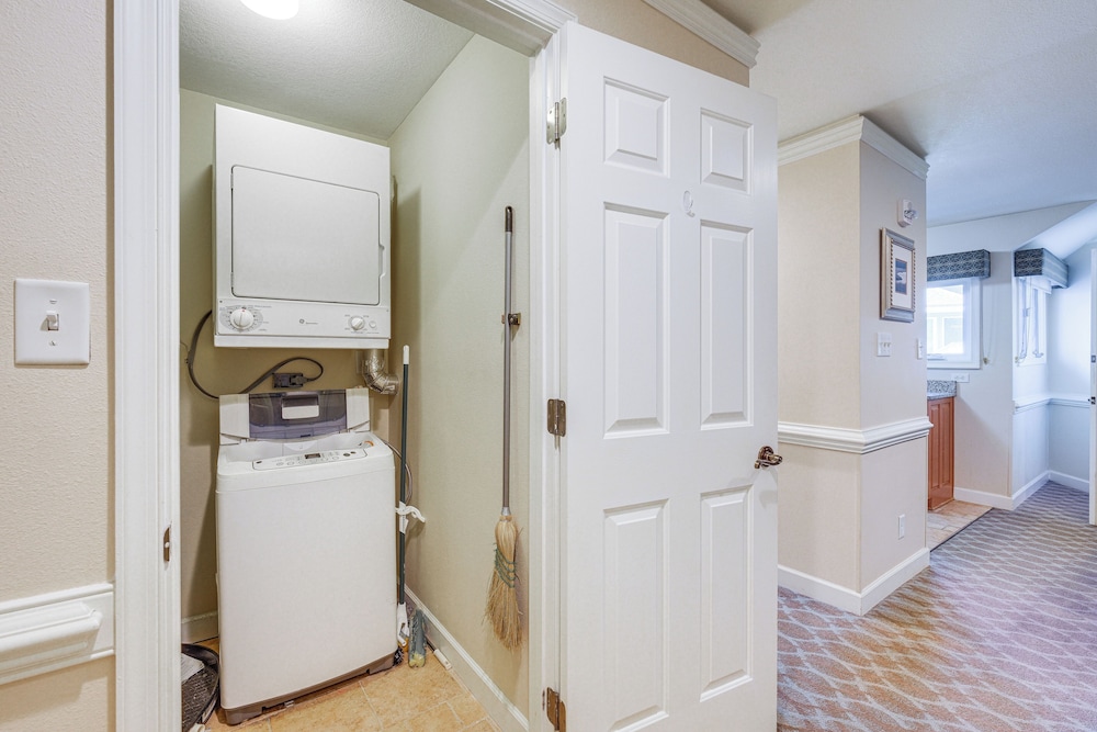 Resort Condo w/ Marina Access in Williamsburg!