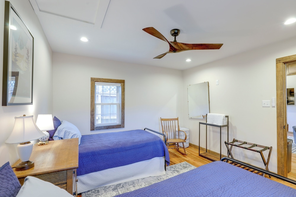 Walk to Appalachian Trail: Hot Springs Hideaway