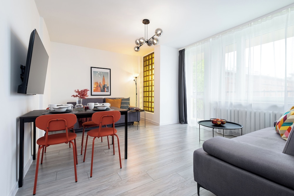 Family - by Kairos Apartments