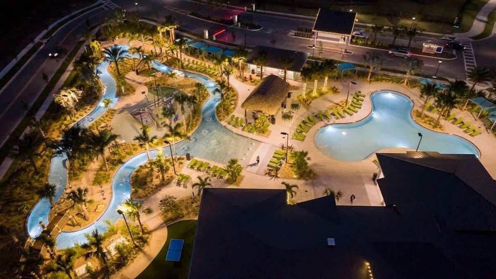 Mins to Disney Walk to Lazy River Resort Pool