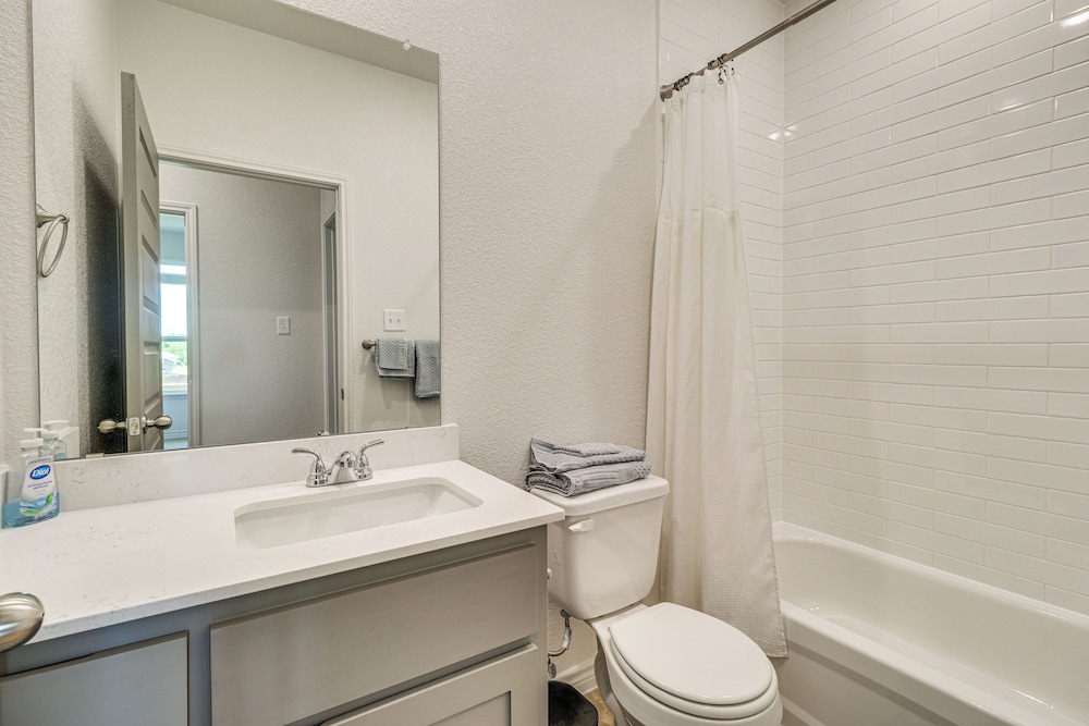 2 Mi to Dtwn Dining! Pet-friendly Temple Townhome