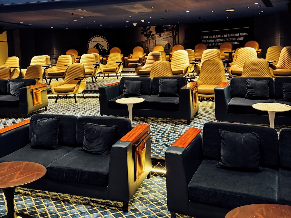 Grapeful Stay – Luxury Hostel Paramount Tower Business Bay