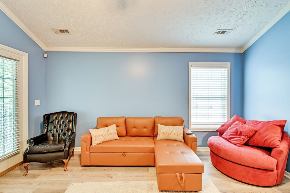 Lake & Pool Access, Home Gym: Fayetteville Condo!