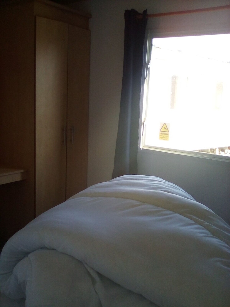 River Views Dog Friendly Caravan 3 Bedrooms view 5