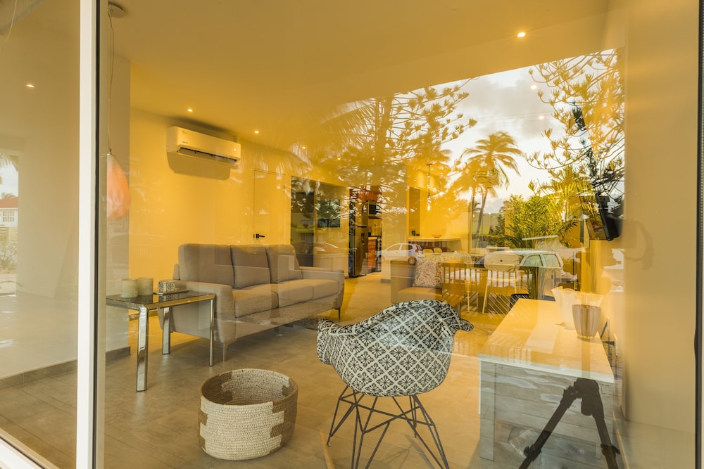 Boca Catalina Modern Villa