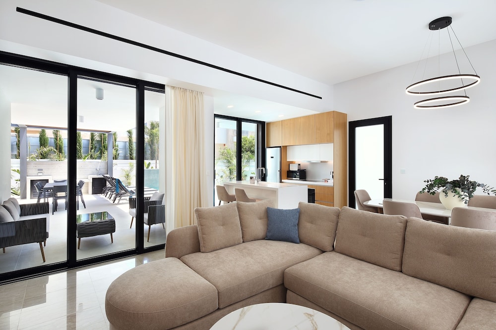Paphos Vacations - Elysia Park - Property Image 36