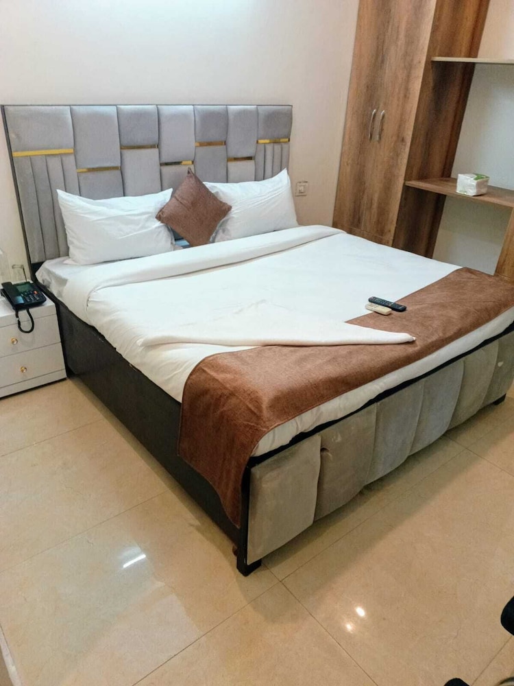 Soooper Hotel