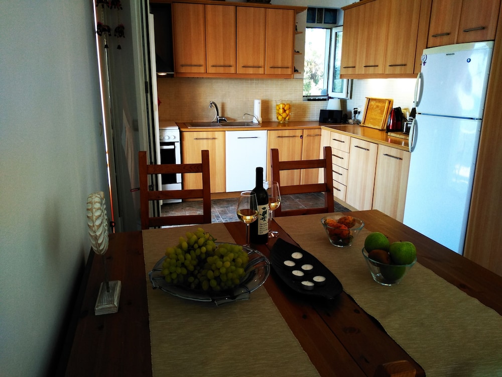 Alekos Beach Houses-Caretta view 4