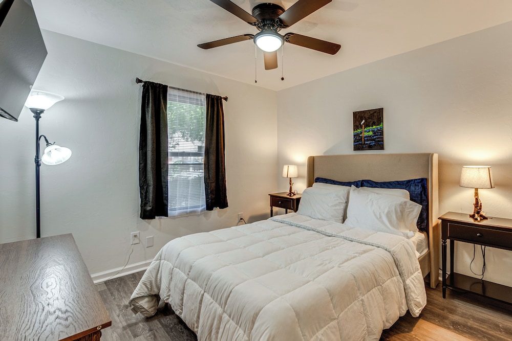 Group-friendly Rental 5 Mi to Dtwn Tallahassee!
