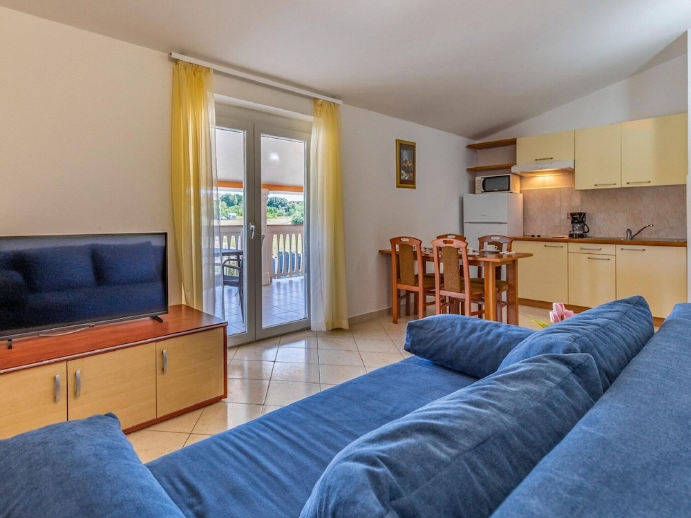 Delicate Apartment in Banjole near Beach Centinera view 2