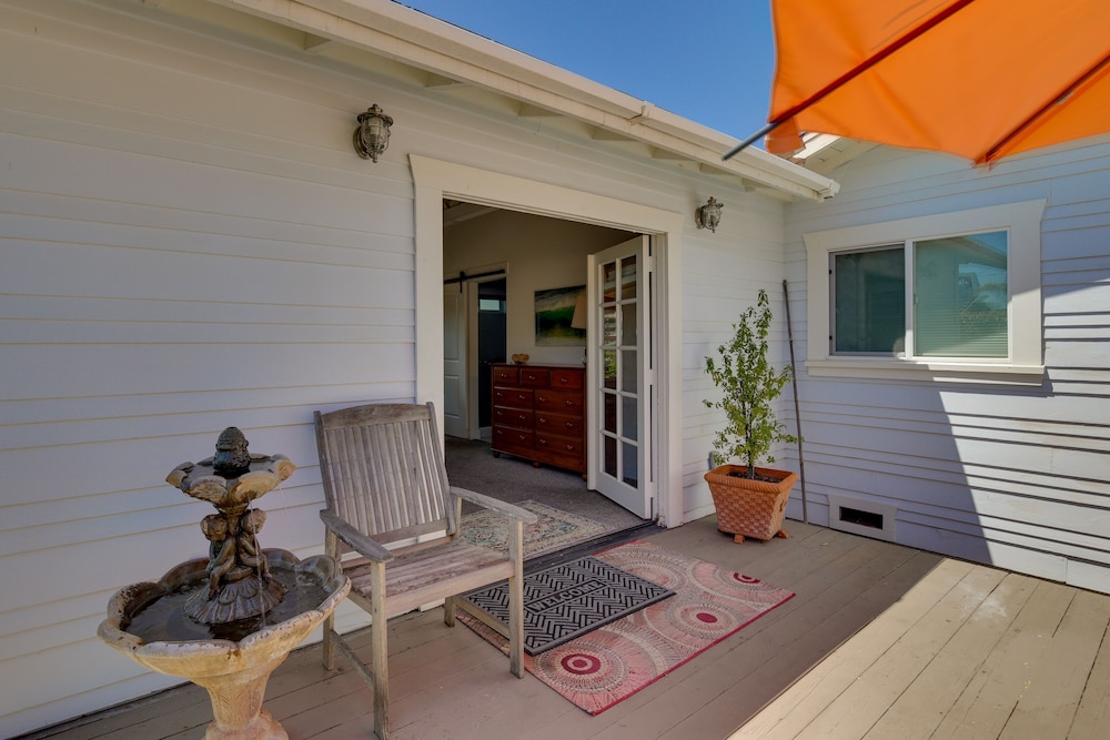Beautiful South Oceanside Bungalow: 1 Mi to Beach! view 4