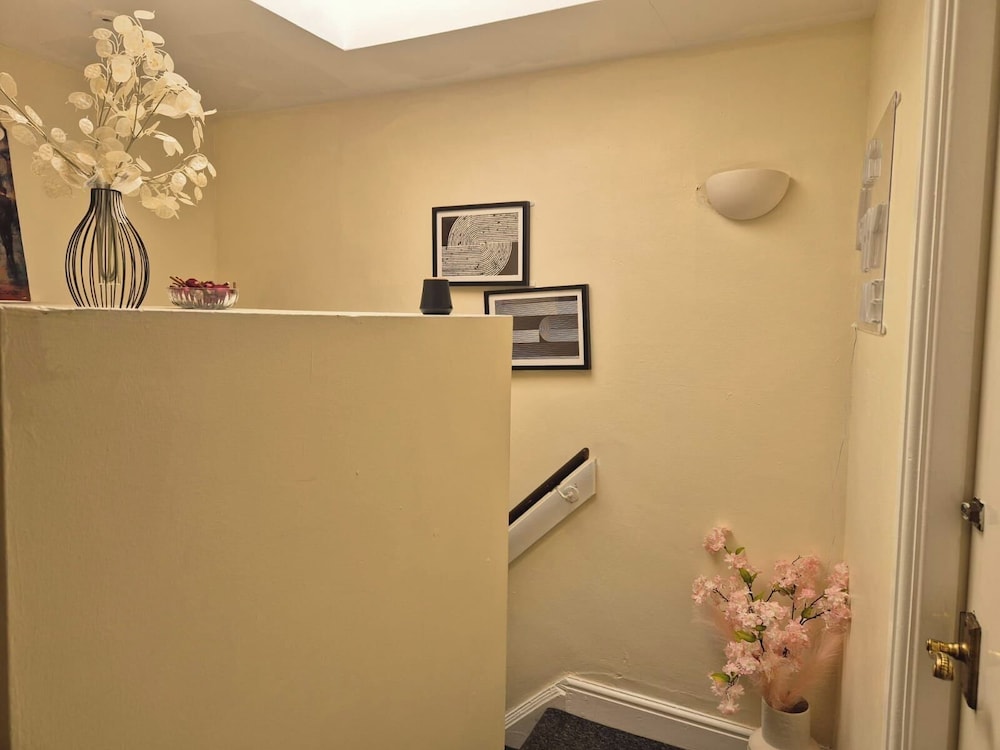 1 Bed-sleeps 2-city Centre-no Free Parking