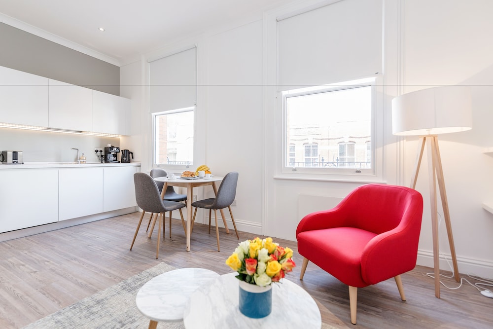 Soho Apartments by BaseToGo