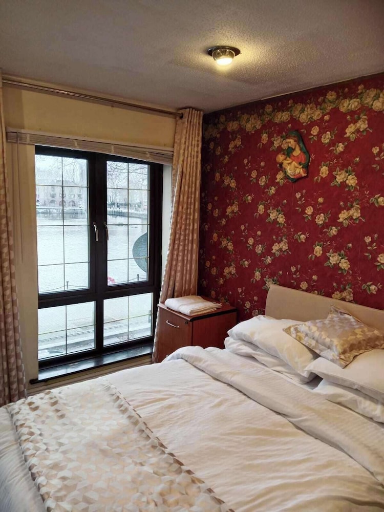 London - Waterfront House - Stay8 - Parking - Yard
