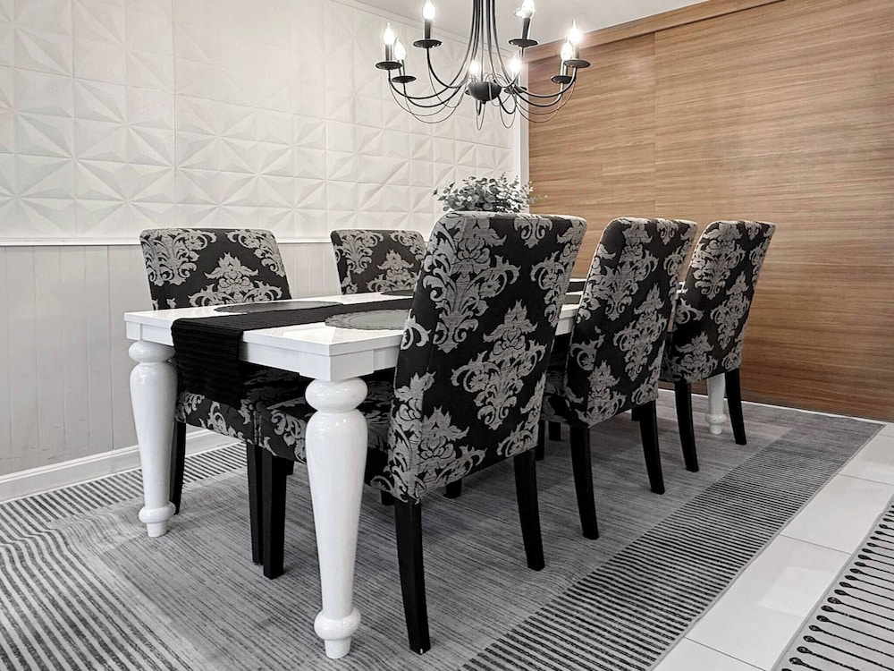Stylish 3-bedroom Townhome in Heart of Bangkok