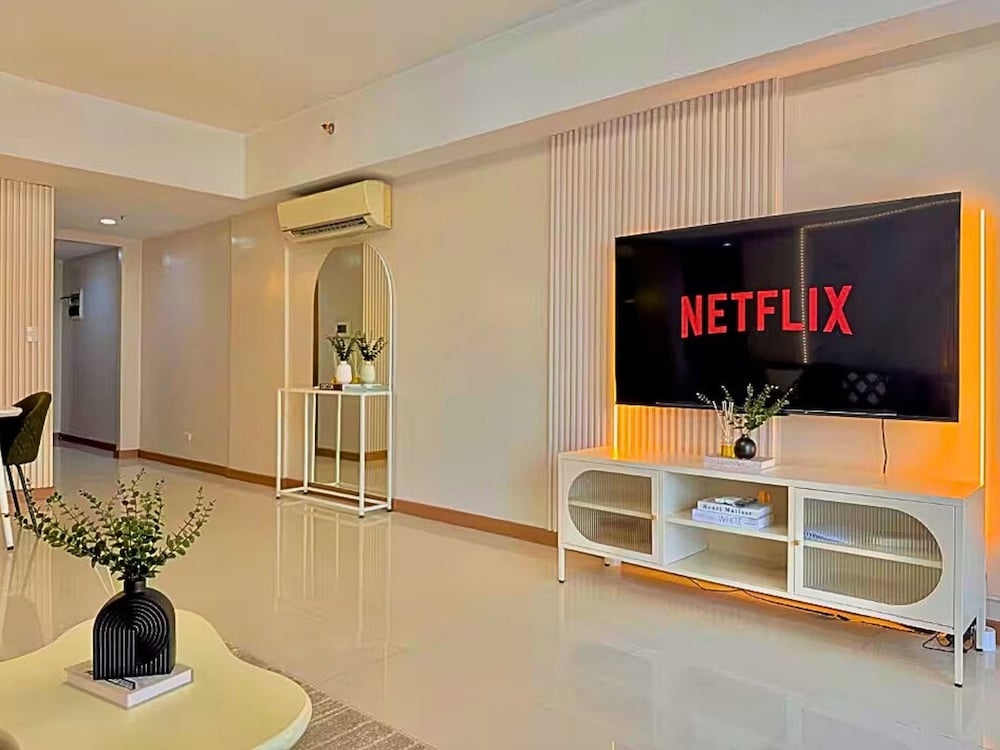 Live Luxury Living at BGC Venice