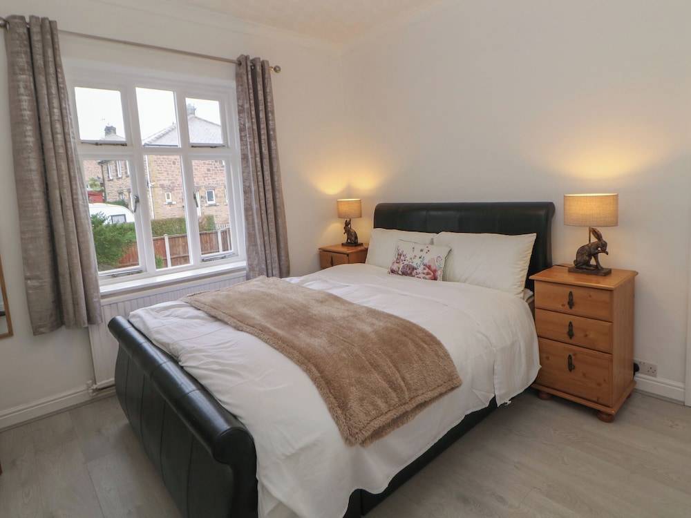 15 Calton View