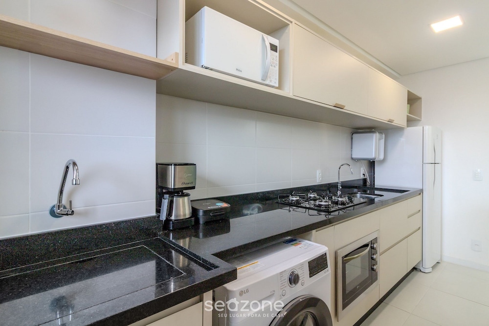MCB - Apartments With Pool Near the Beach