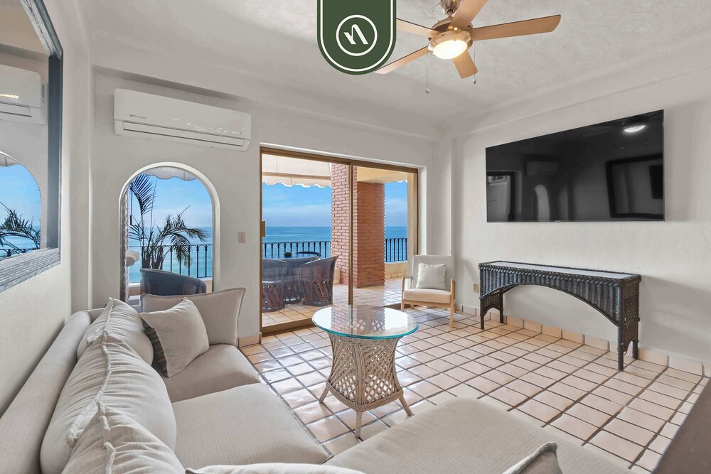 Beachfront Mexican Styled 3 BR Condo in Downtown