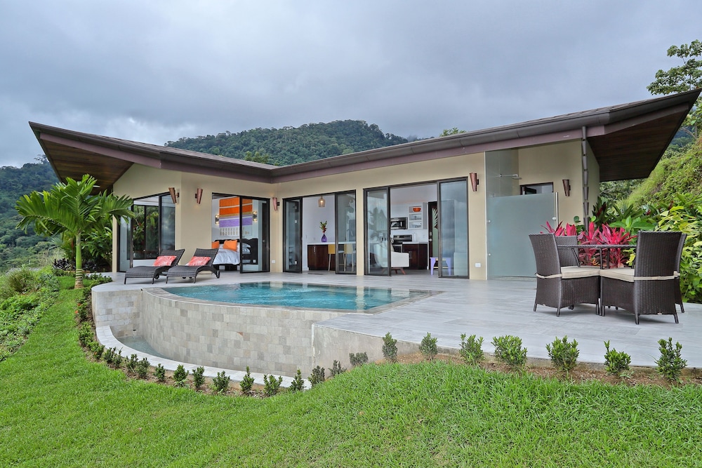 Hotel Golden Pineapple Villas - Image 1