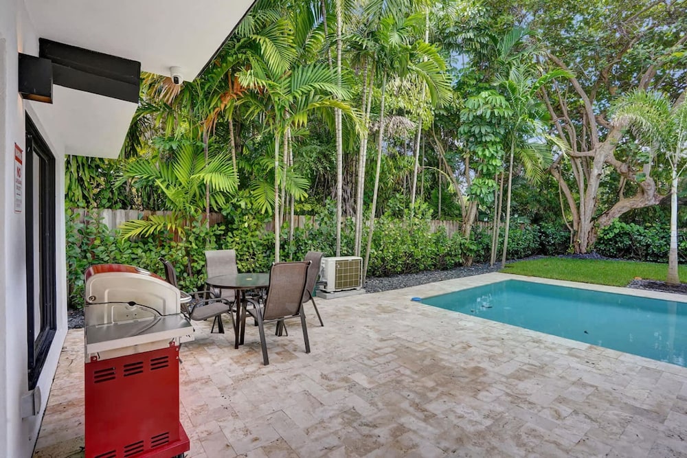 Hibiscus House in Fort Lauderdale