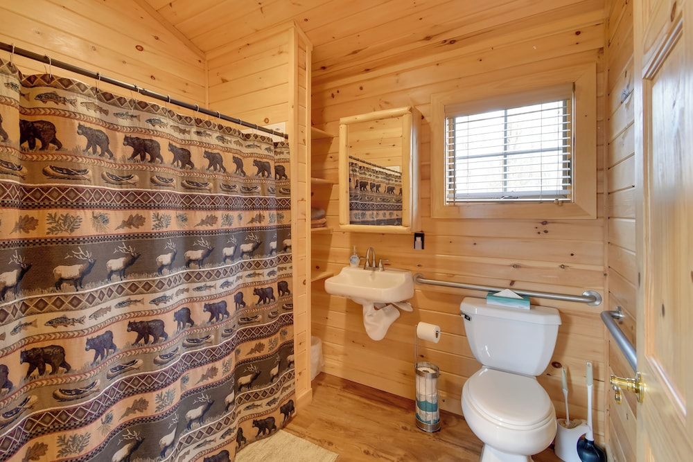 Bayfront Cabin w/ Docks & Access to Lake Ontario!
