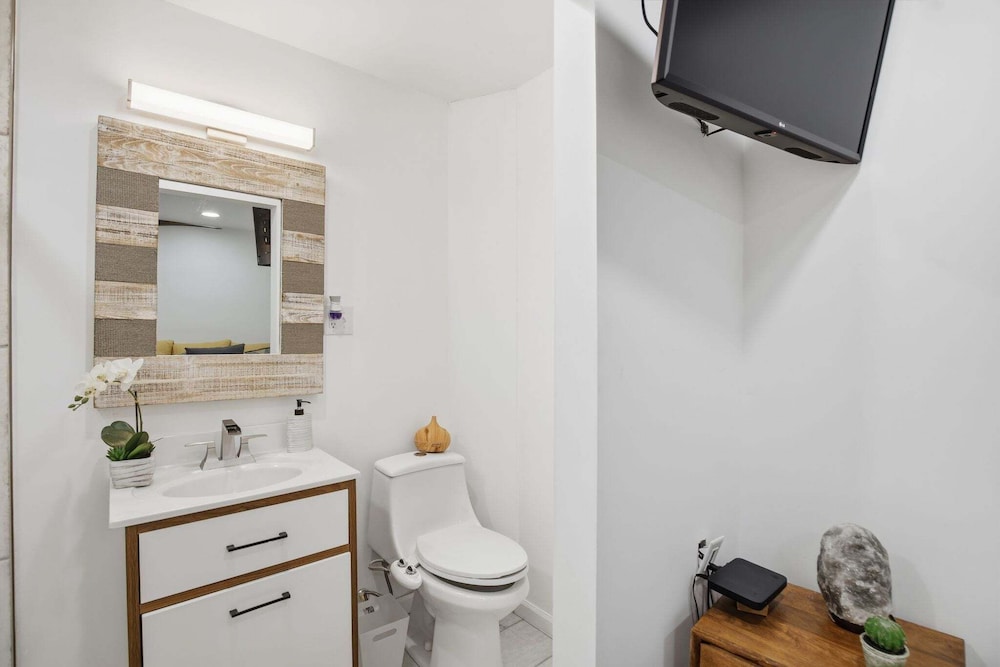 Stylish Hot Tub Retreat With Ping Pong 3 Bedroom Home