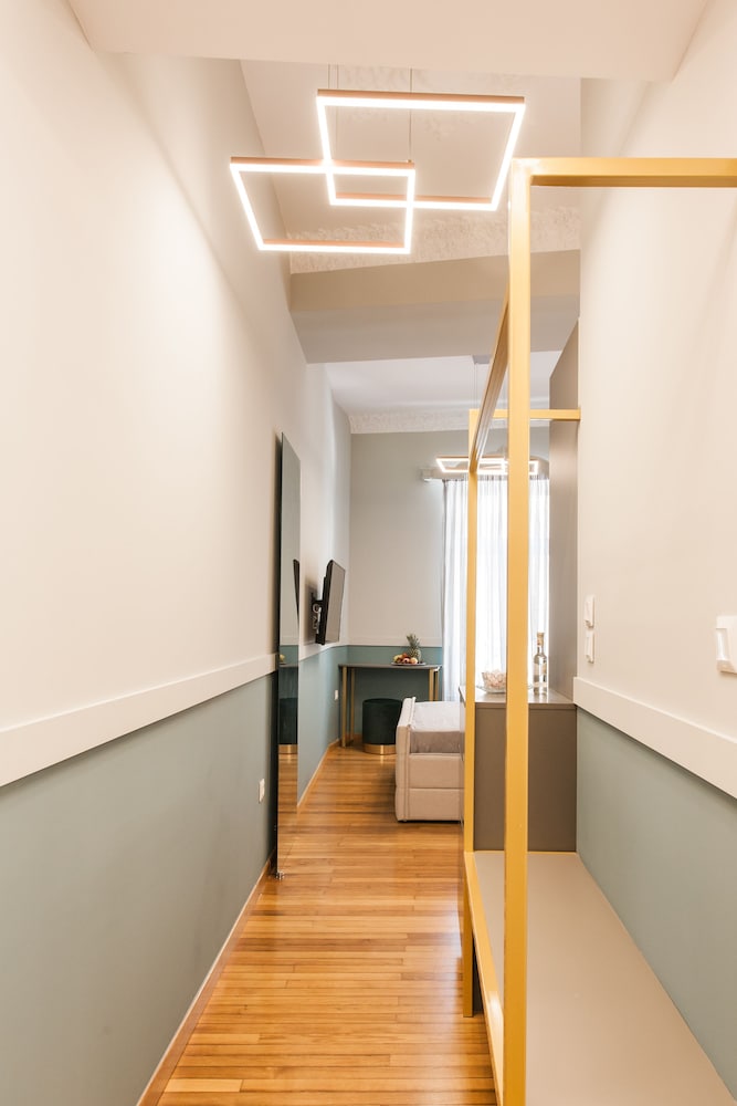 Step One - Luxury Suites right in the heart of Acropolis next to metro station